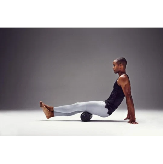 Vibrating foam roller for post-workout muscle recovery
